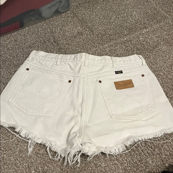 Cute wrangler shorts - Picture 3 of 5